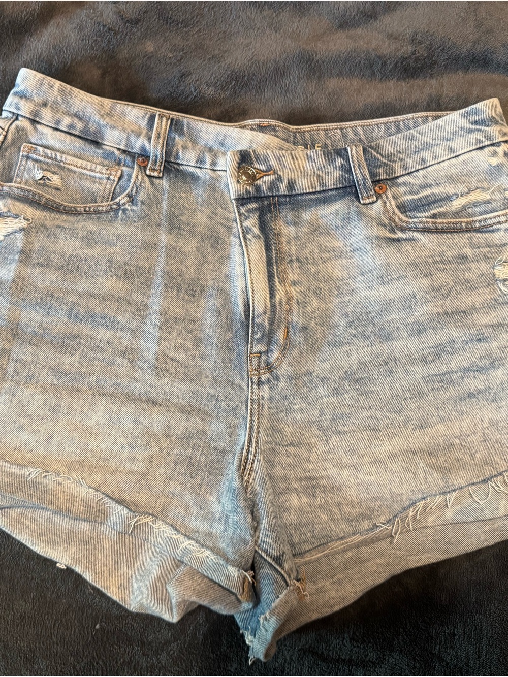 AE Stretch Curvy Ripped Denim Mom
Short